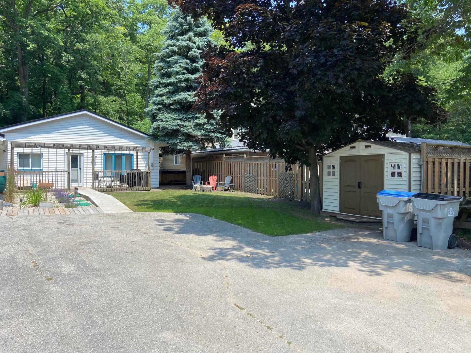 Cozy Cottage Retreat Lambton Shores Экстерьер фото